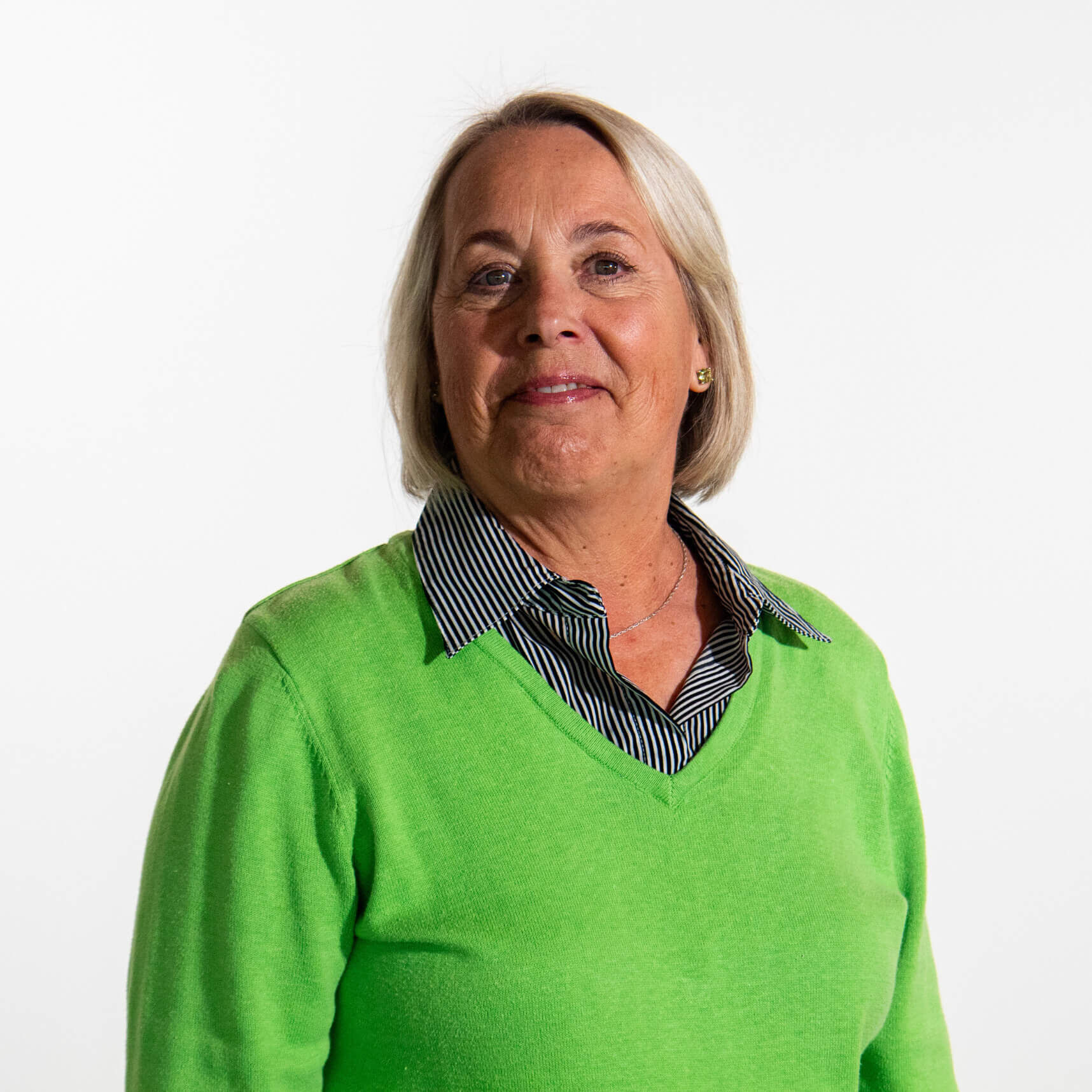 Theresa compressed headshot